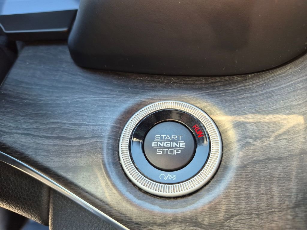 Used 2021 Jeep Grand Cherokee L Overland w/ Luxury Tech Group IV AWD/4WD image 24
