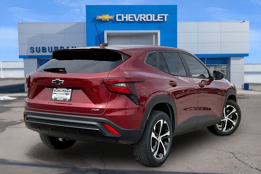 Used 2024 Chevrolet Trax RS FWD image 2