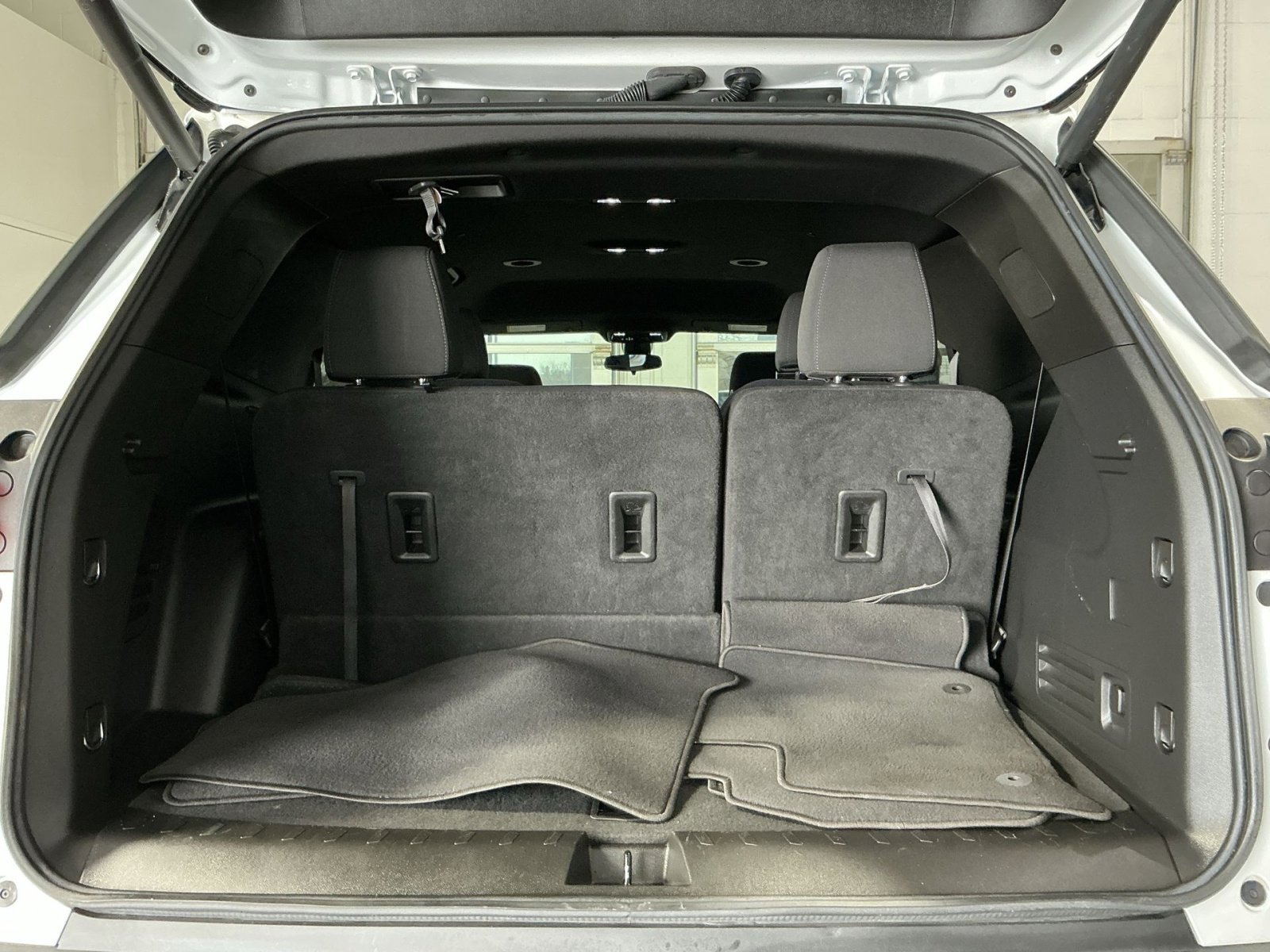 Used 2023 Chevrolet Traverse LT image 33