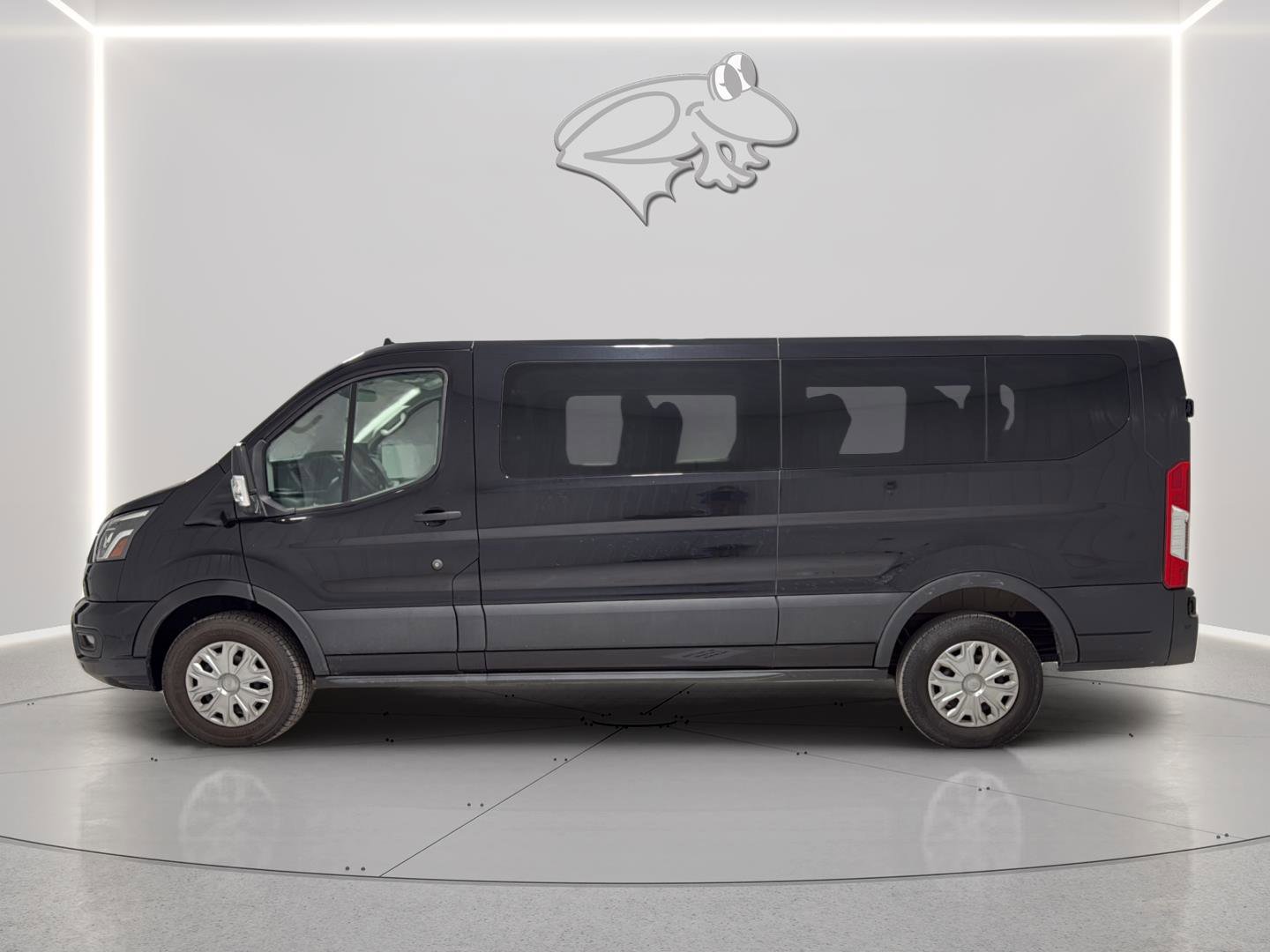 Used 2023 Ford Transit 350 XLT image 3