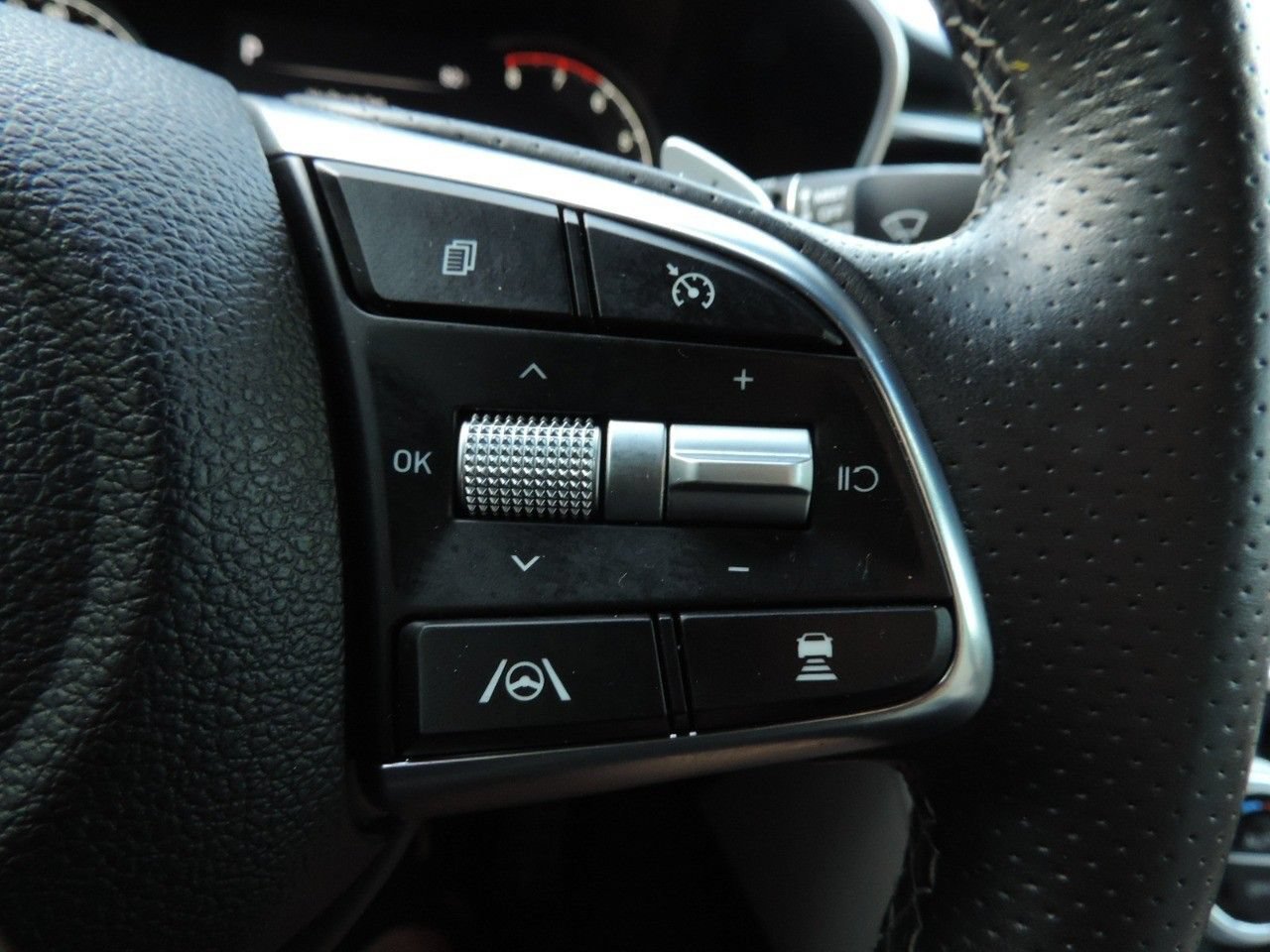 Used 2022 Genesis G70 3.3T RWD image 29