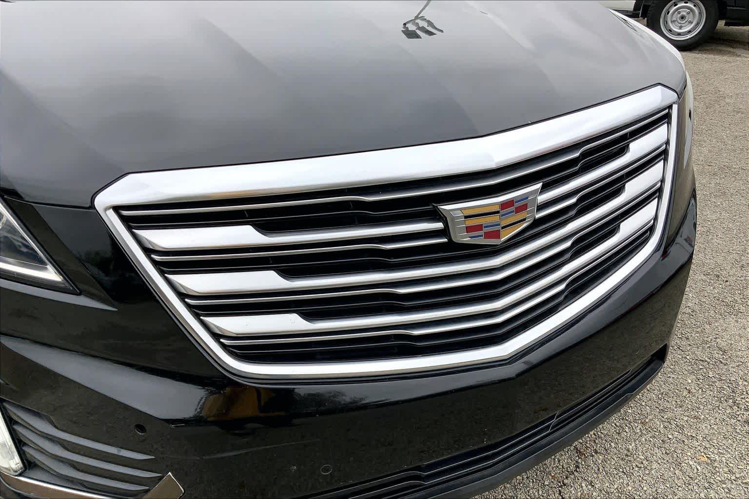 Used 2018 Cadillac XT5 Luxury w/ Driver Awareness Package FWD image 28