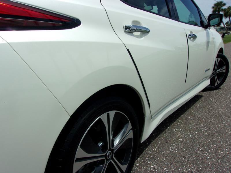 Used 2018 Nissan Leaf SL w/ SL Technology Package FWD image 8