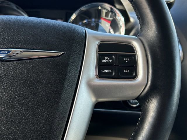 Used 2015 Chrysler Town & Country Touring w/ Driver Convenience Group image 37