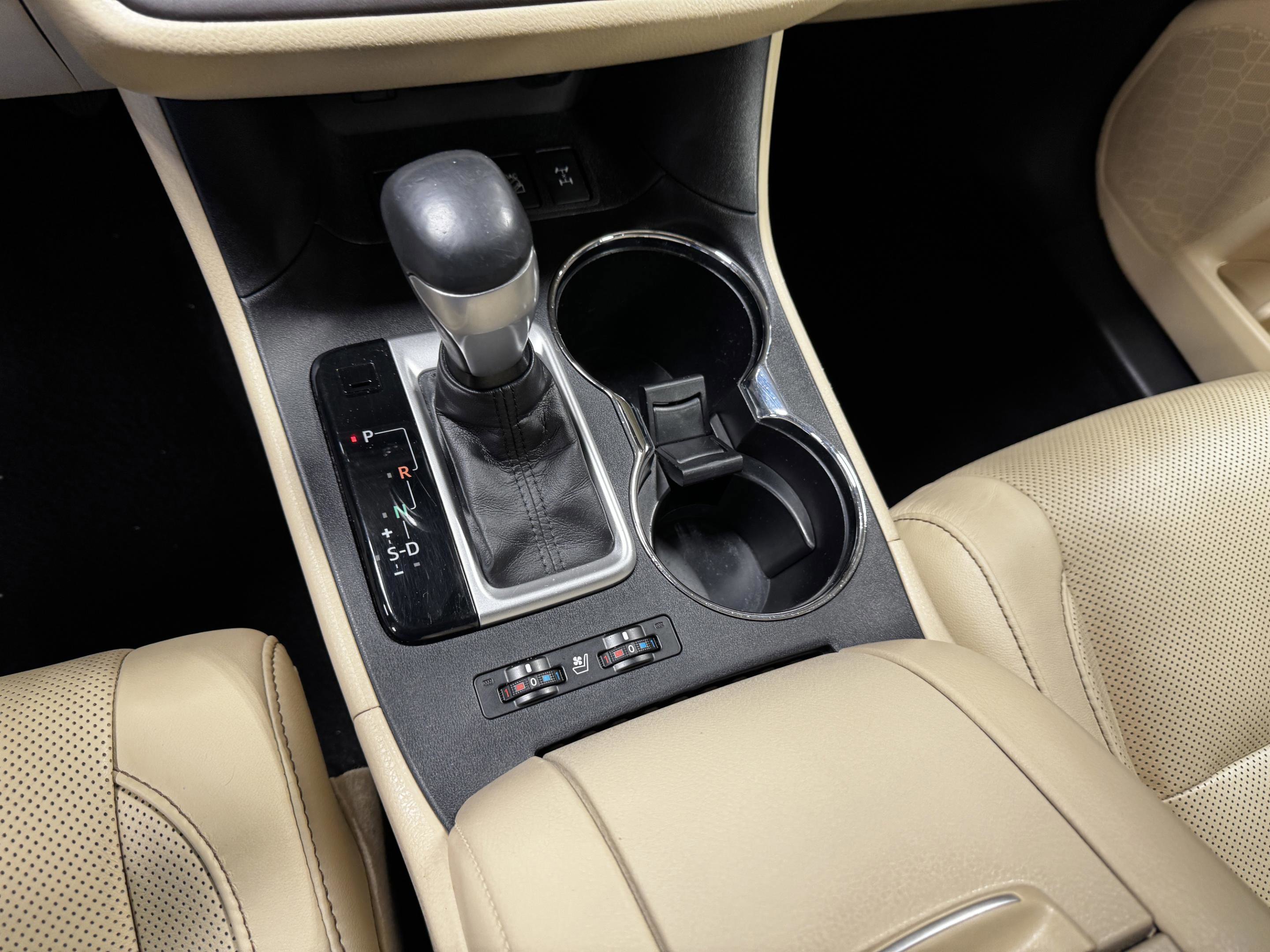 Used 2017 Toyota Highlander Limited AWD/4WD image 29