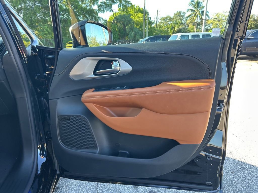 New 2026 Chrysler Pacifica Pinnacle image 29