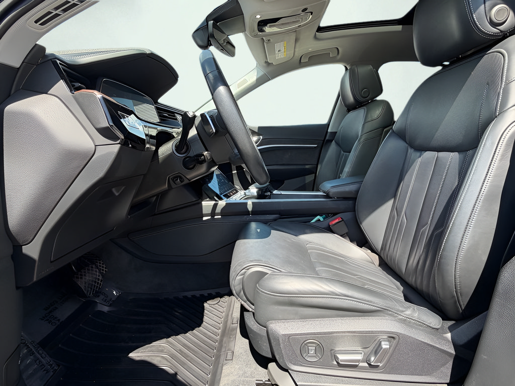 Used 2019 Audi e-tron Prestige w/ Prestige Package AWD/4WD image 16