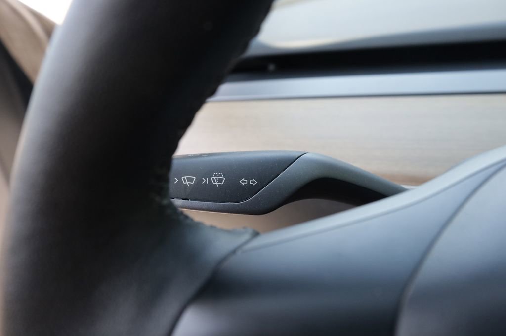Used 2023 Tesla Model Y Long Range AWD/4WD image 22