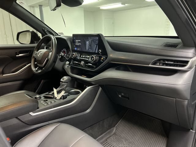 Used 2024 Toyota Highlander XSE AWD/4WD image 29