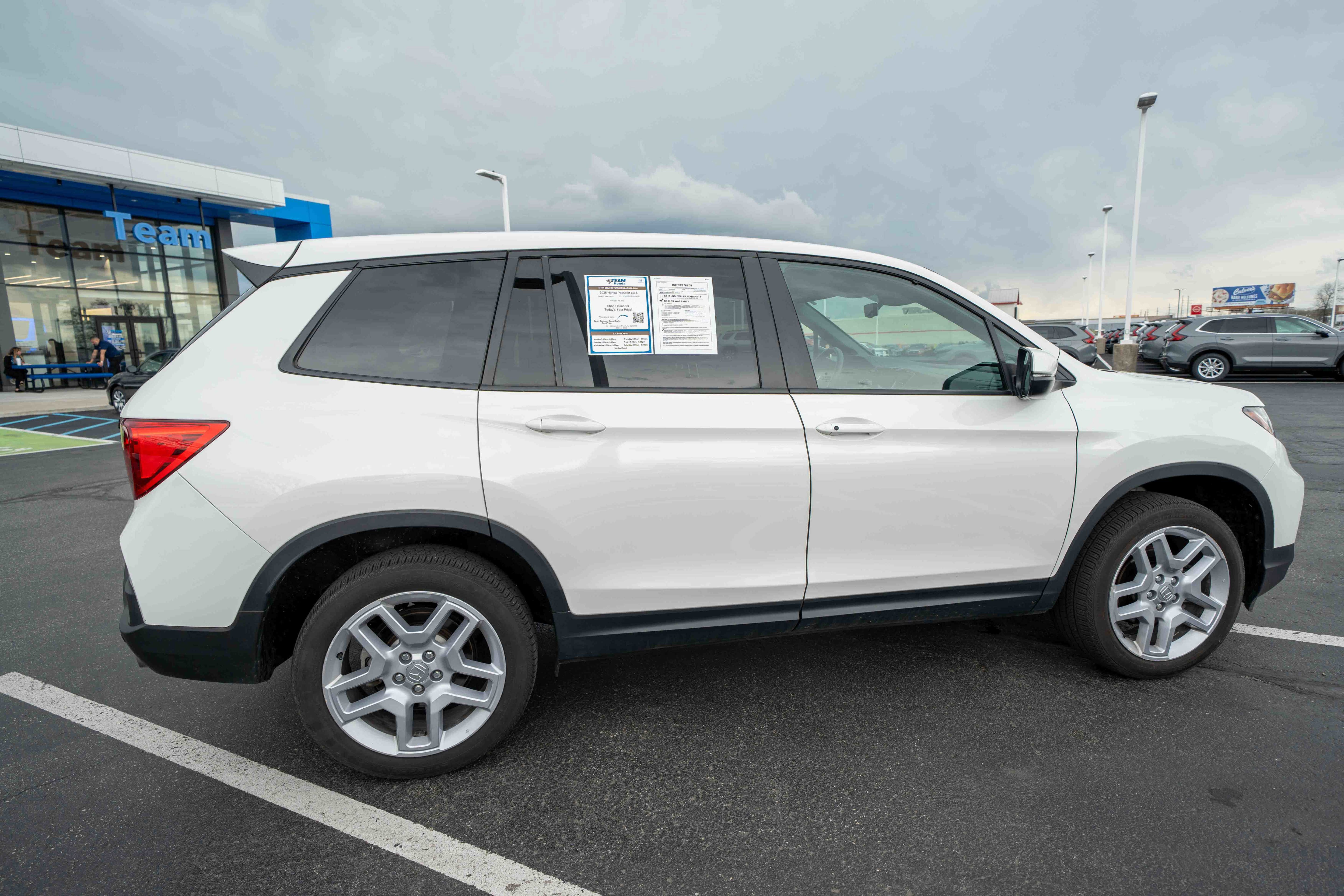 Used 2025 Honda Passport EX-L image 6