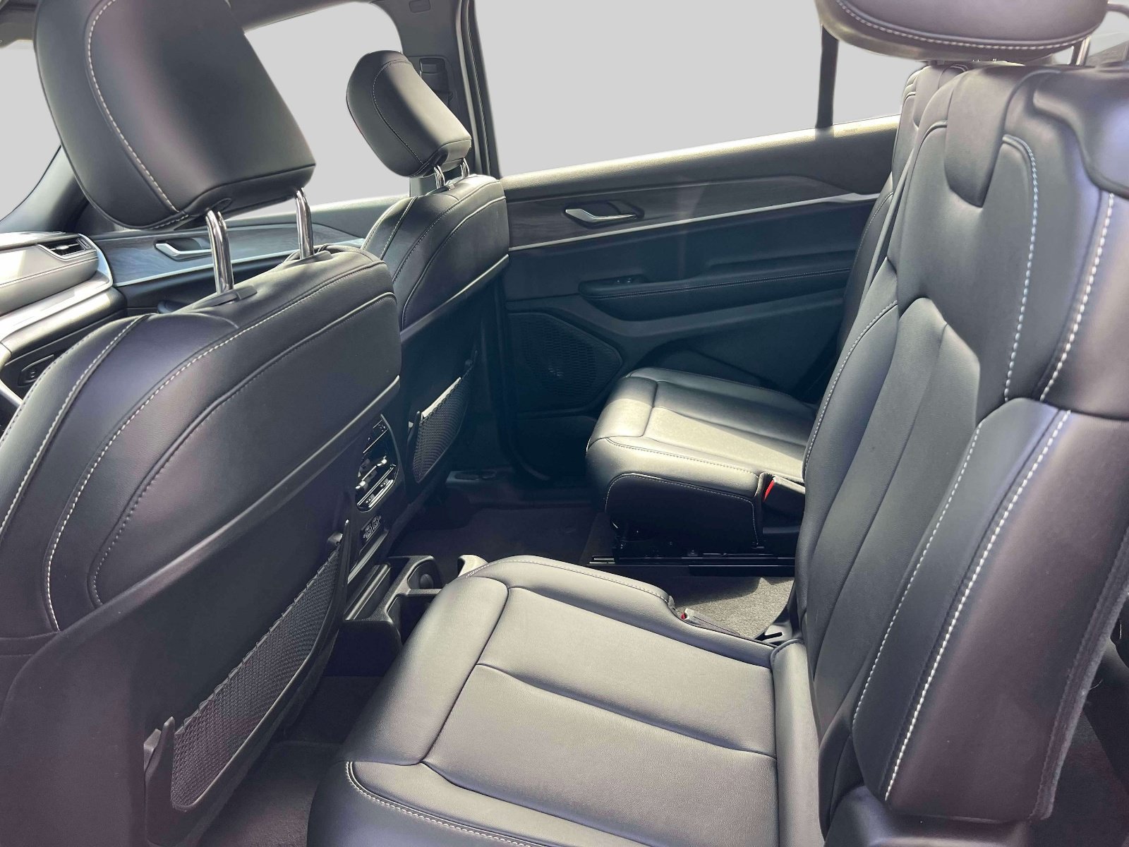 Used 2025 Jeep Grand Cherokee L Limited w/ MOPAR Finishing Package AWD/4WD image 14