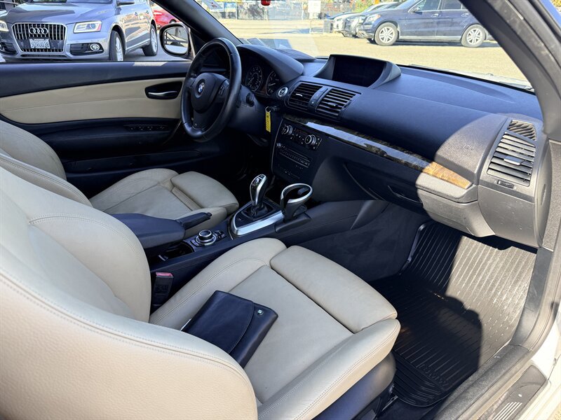 Used 2011 BMW 135i Convertible RWD image 27