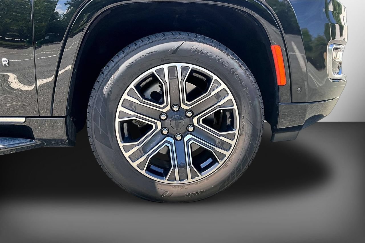 Certified 2024 Jeep Wagoneer Series II AWD/4WD image 34