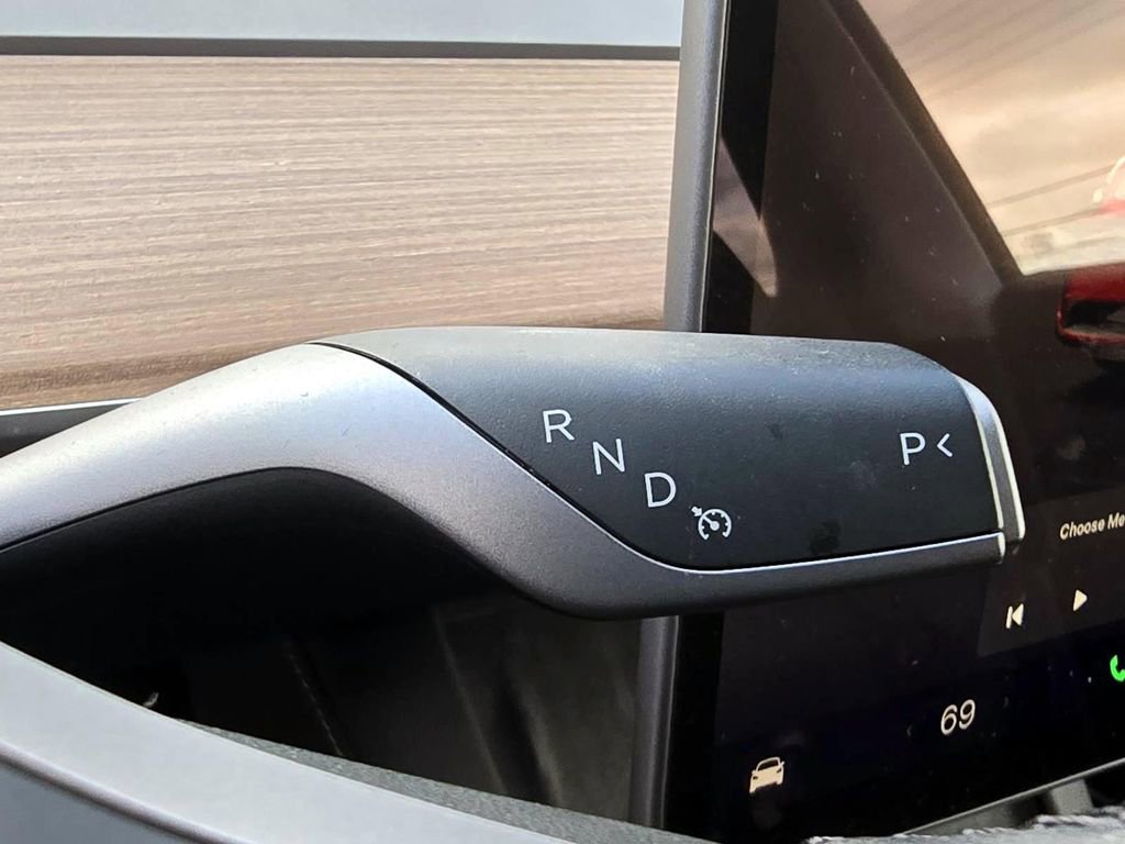 Used 2025 Tesla Model Y Long Range image 14