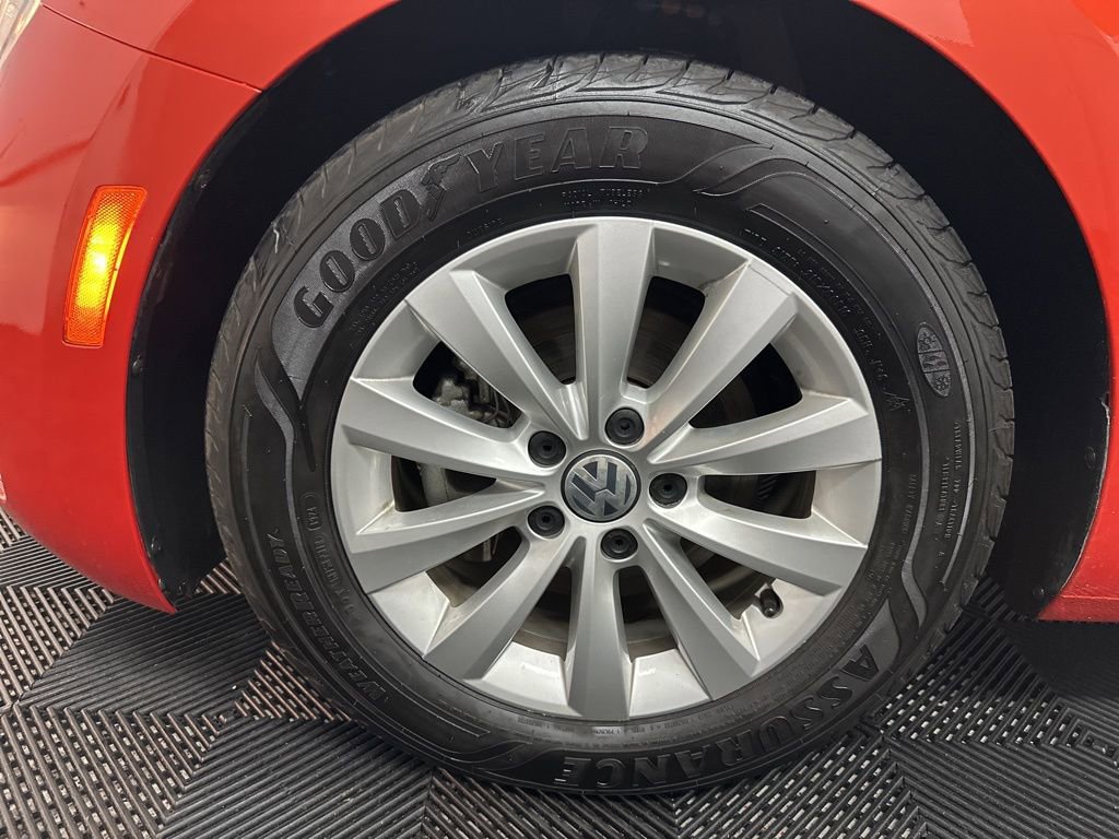 Used 2019 Volkswagen Beetle 2.0T S image 33