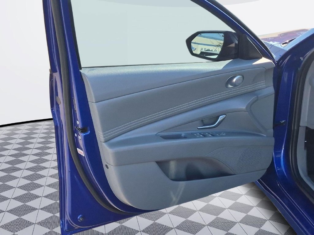 Used 2023 Hyundai Elantra SEL w/ Convenience Package FWD image 10