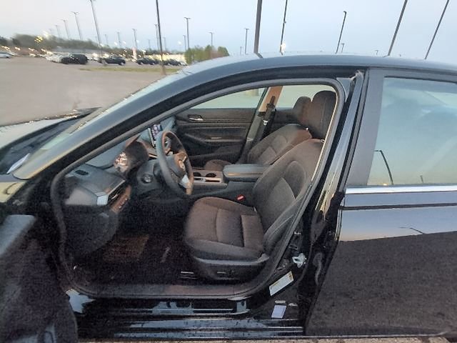 Used 2025 Nissan Altima 2.5 SV image 10