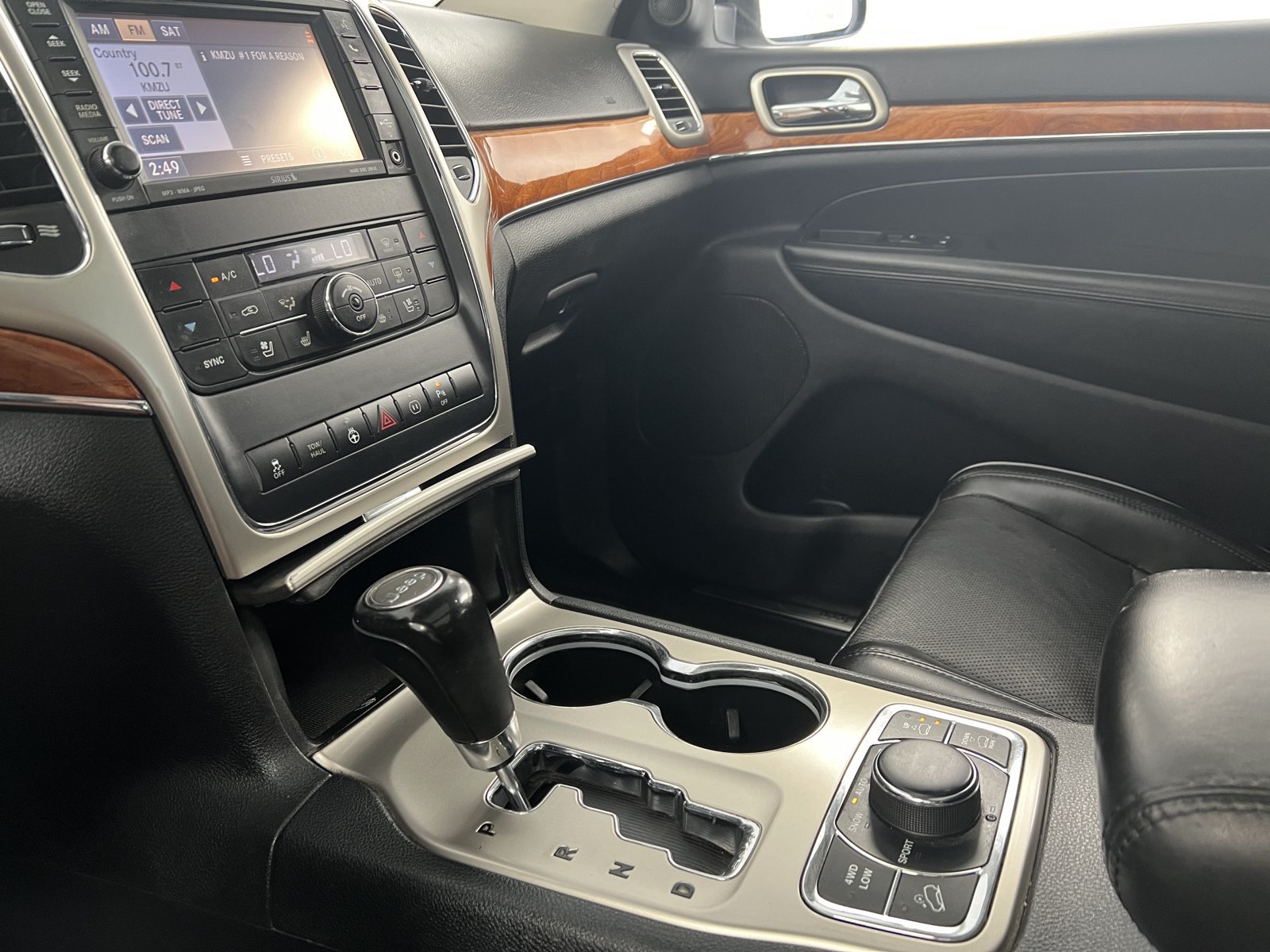 Used 2011 Jeep Grand Cherokee Overland AWD/4WD image 22
