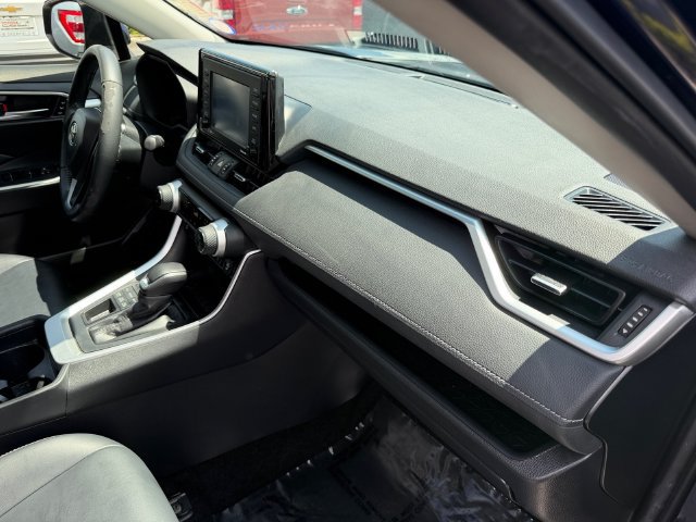 Used 2021 Toyota RAV4 XLE Premium AWD/4WD image 19