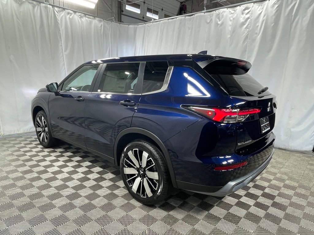 New 2025 Mitsubishi Outlander SE image 4