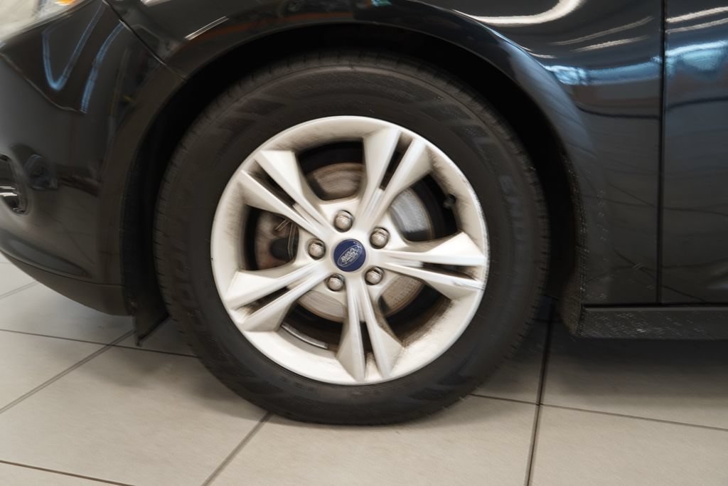 Used 2014 Ford Focus SE w/ SE Winter Package FWD image 16