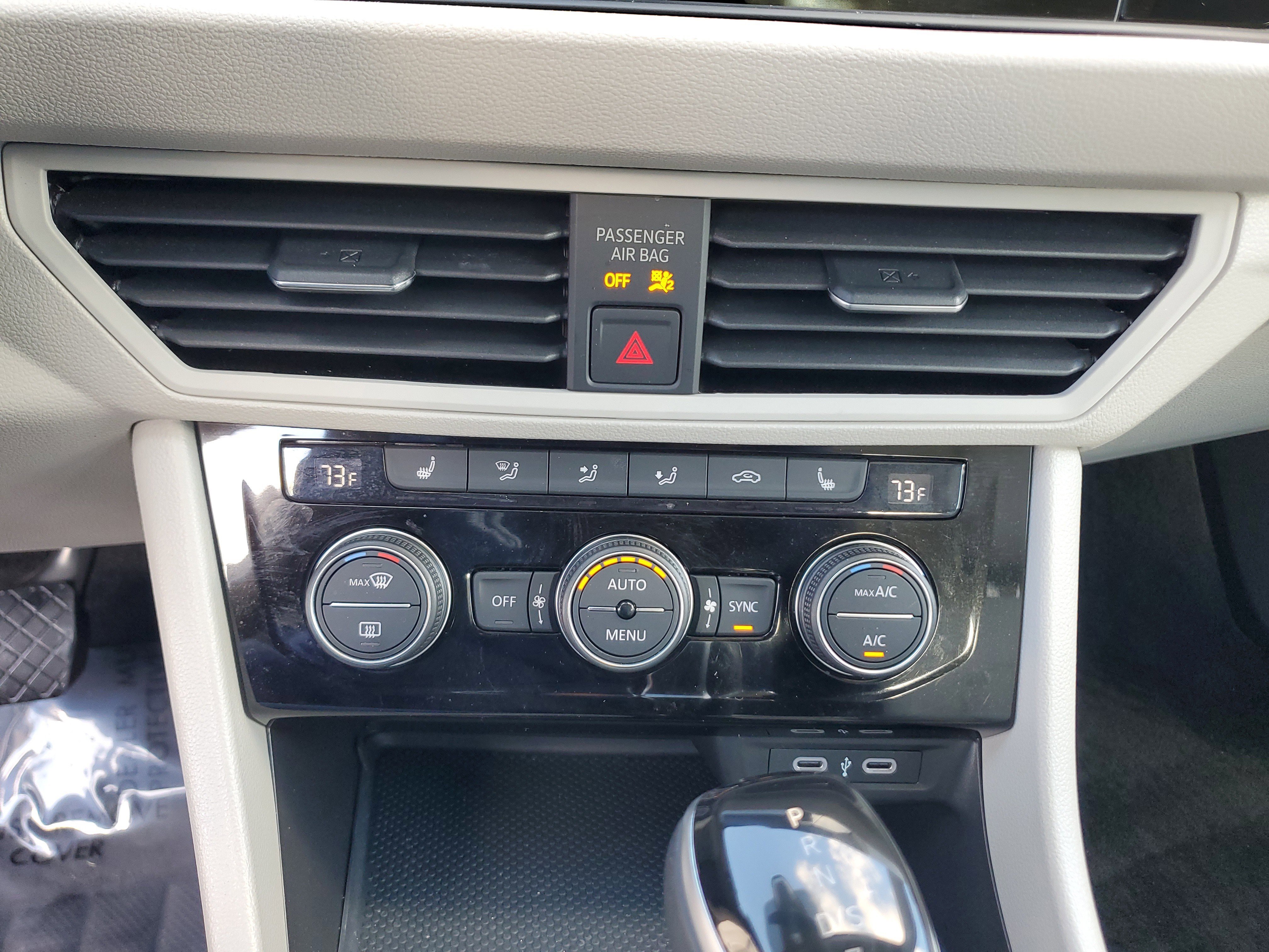 Used 2023 Volkswagen Jetta SE w/ Panoramic Sunroof Package image 23