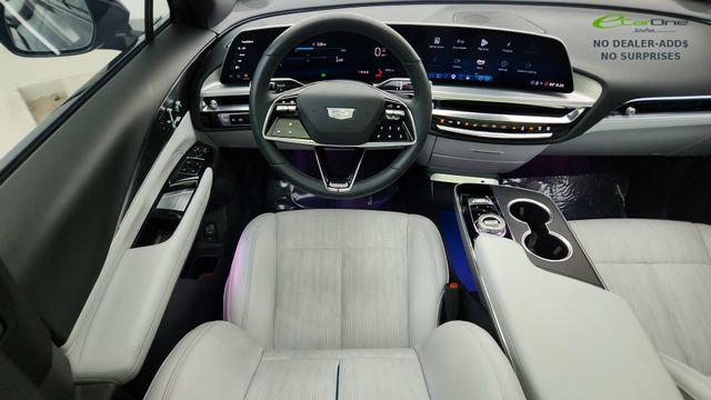 Used 2025 Cadillac Lyriq Luxury w/ LPO, Floor Liner Package RWD image 38