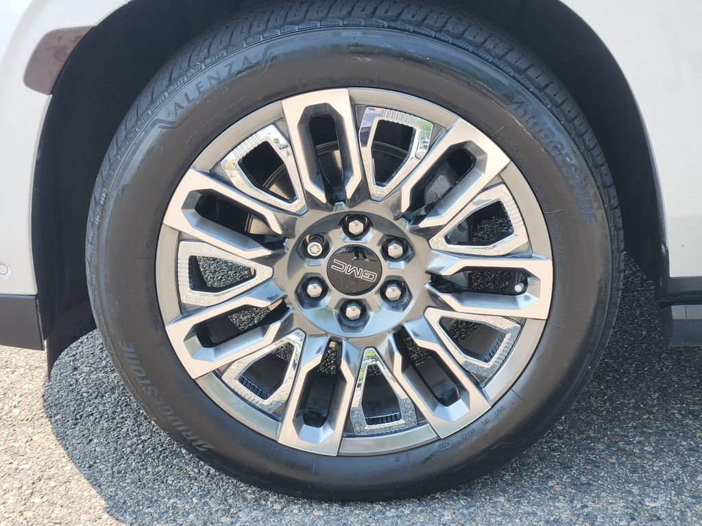 Used 2023 GMC Yukon Denali Ultimate AWD/4WD image 6