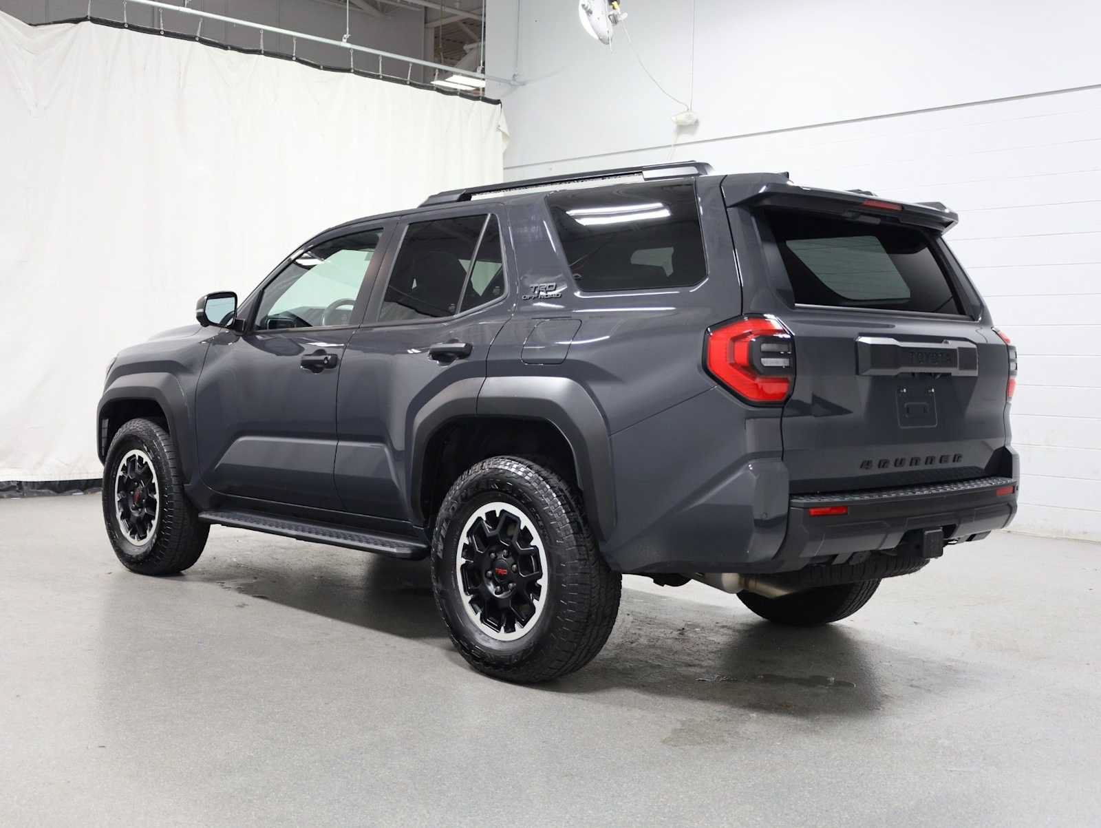 Used 2025 Toyota 4Runner TRD Off-Road Premium AWD/4WD image 3