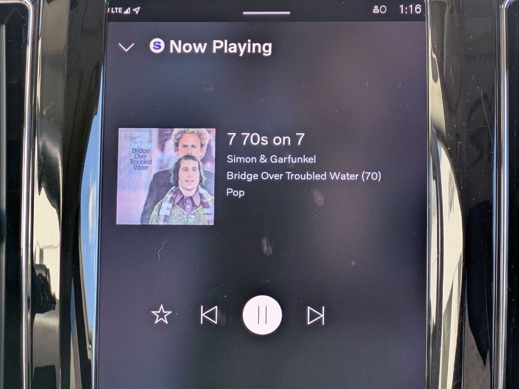 Certified 2022 Volvo XC60 B5 Inscription w/ Advanced Package image 18