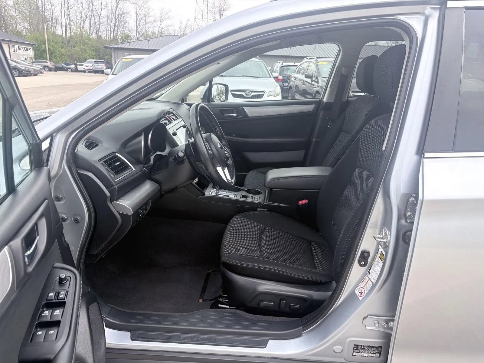 Used 2017 Subaru Outback 2.5i Premium AWD/4WD image 13