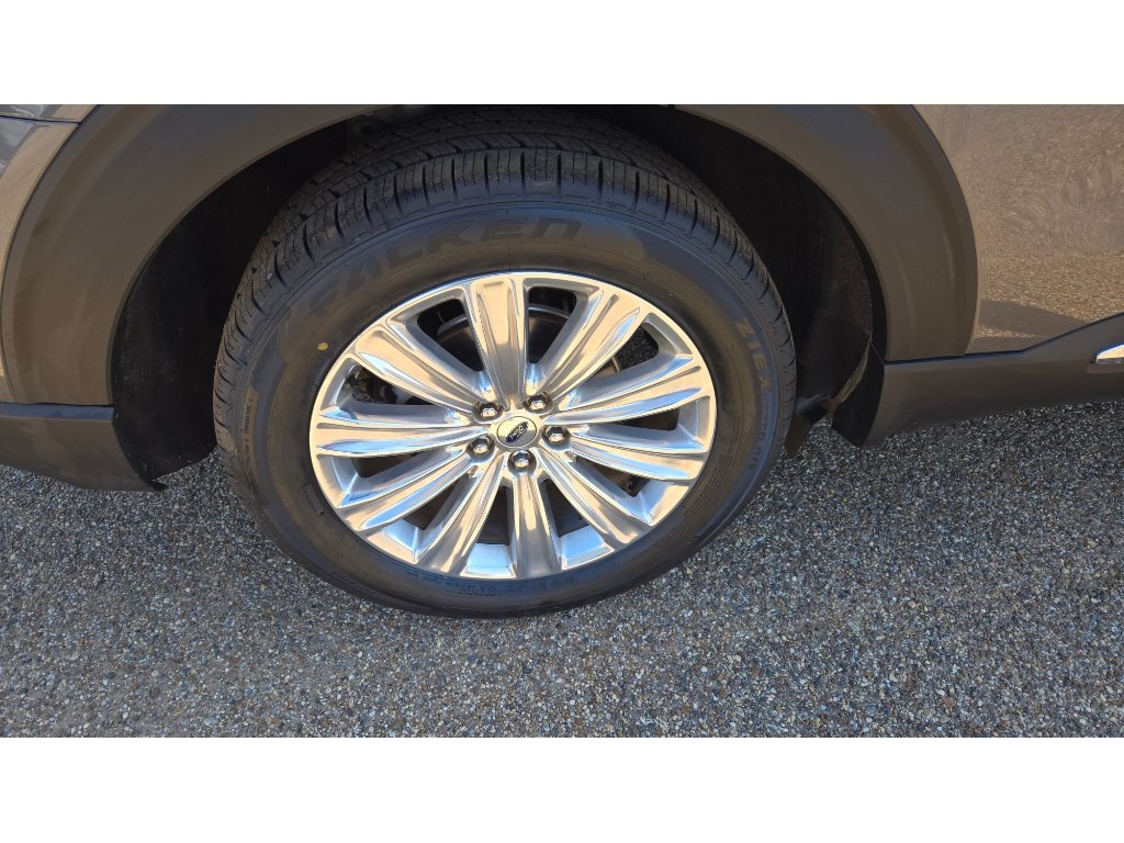 Used 2024 Ford Explorer Limited w/ Limited Technology Package RWD image 11
