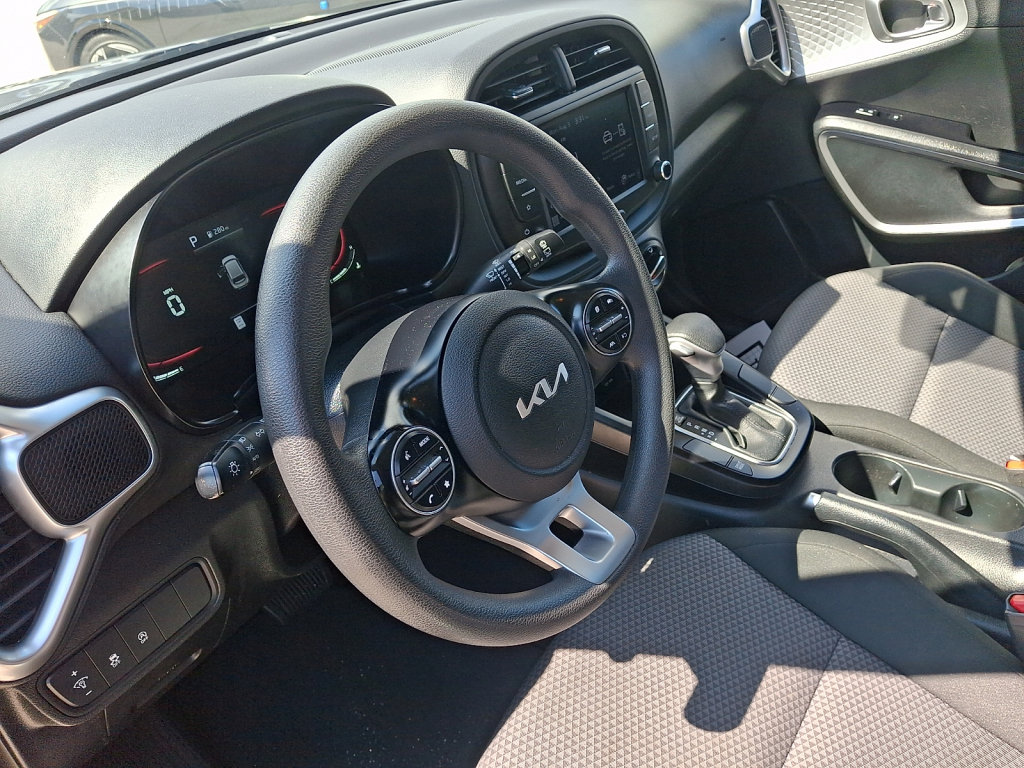 Used 2024 Kia Soul LX w/ Option Group 015 FWD image 31