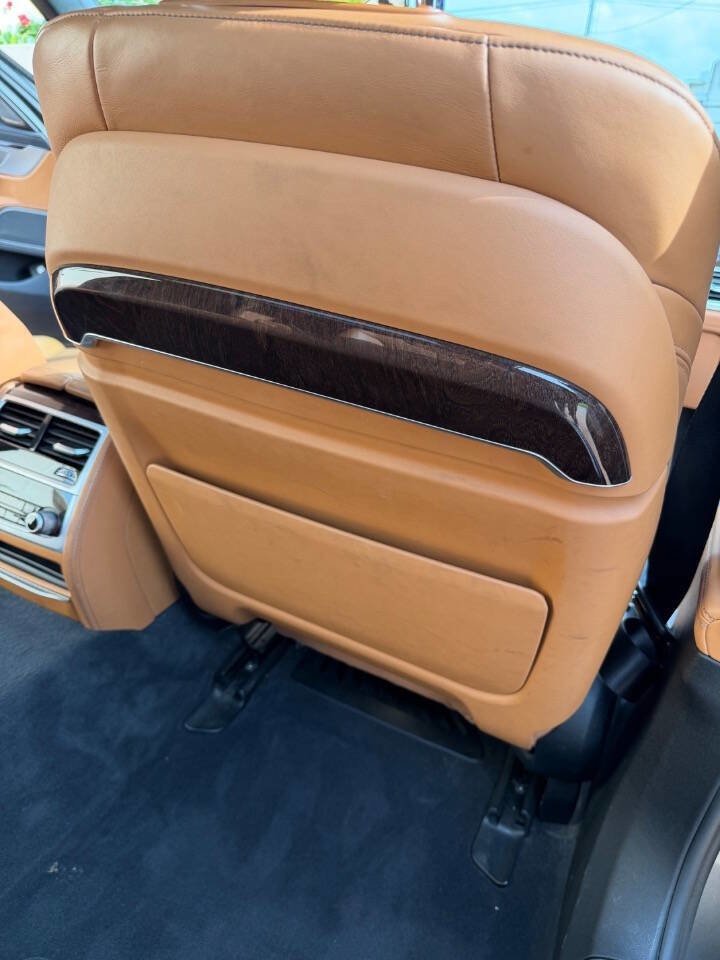 Used 2018 BMW 750i image 31