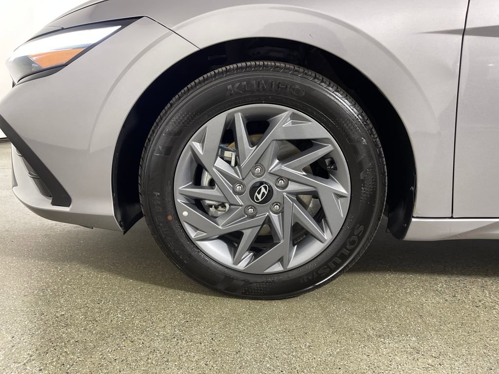 Certified 2025 Hyundai Elantra Blue image 11