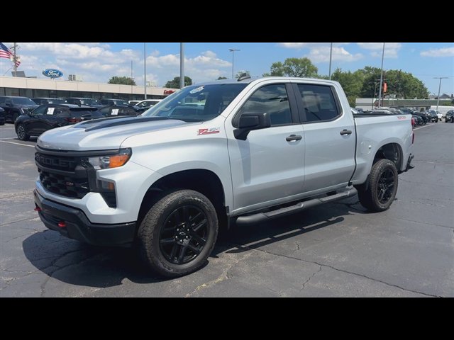 Certified 2022 Chevrolet Silverado 1500 Custom Trail Boss w/ LPO, Dark Essentials Package AWD/4WD image 4