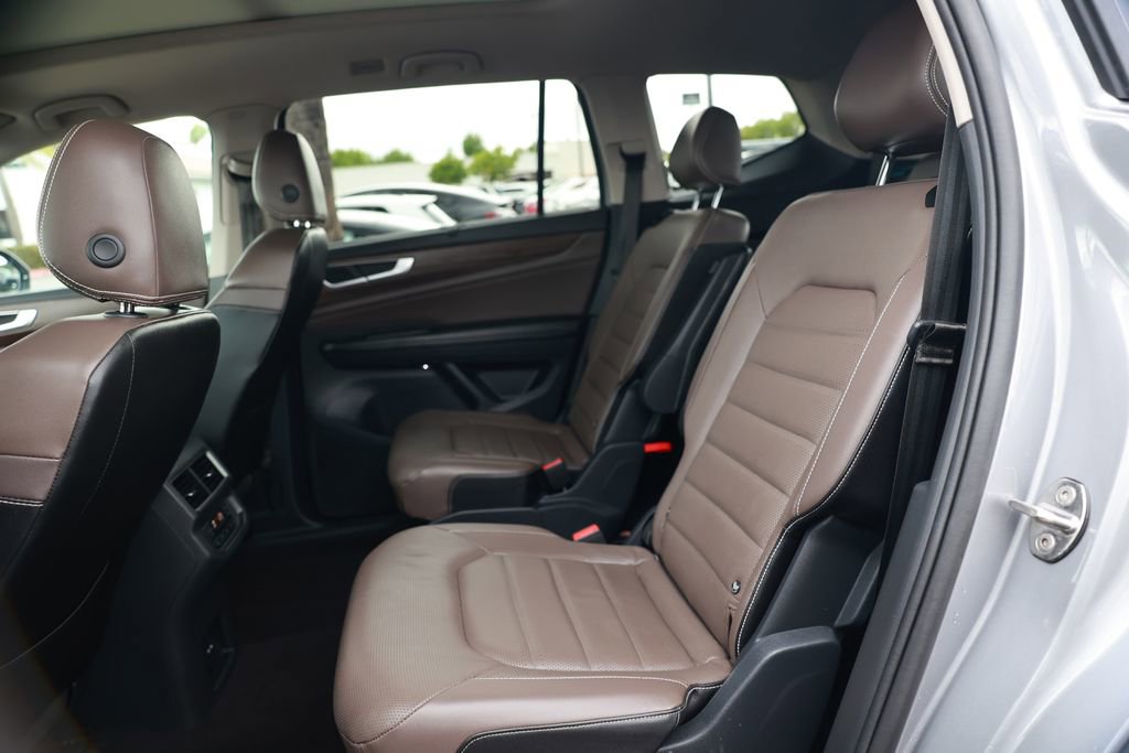 Used 2024 Volkswagen Atlas SEL AWD/4WD image 33