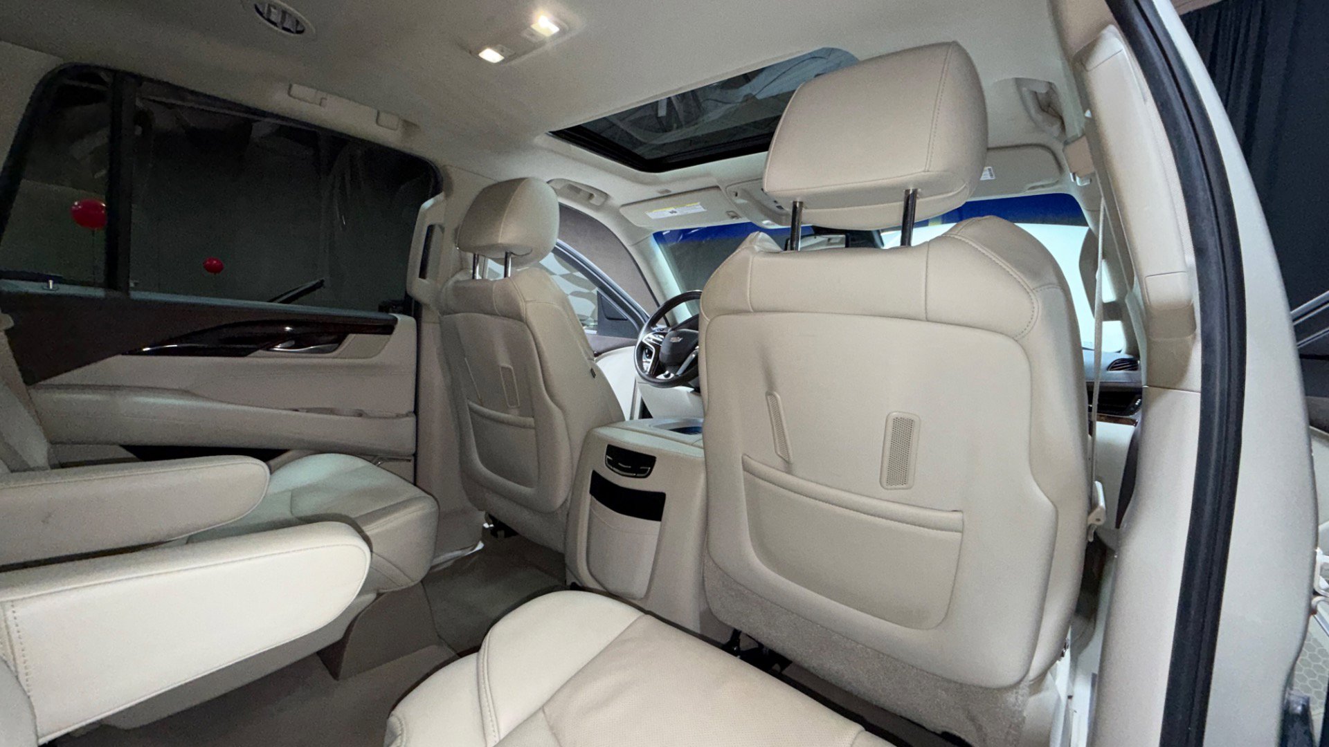 Used 2015 Cadillac Escalade Luxury image 74