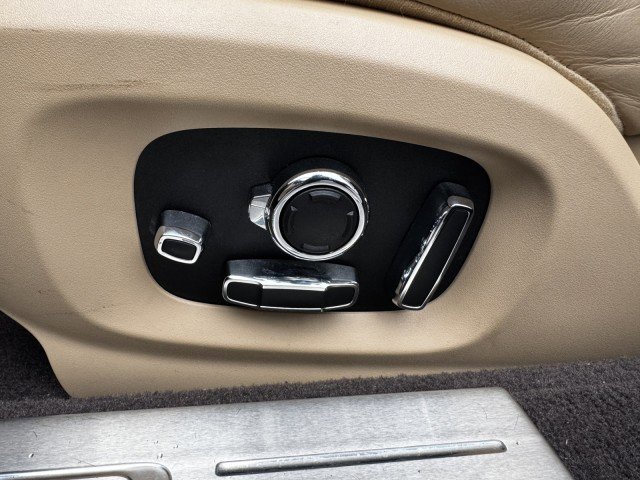 Used 2016 Jaguar XJ R-Sport RWD image 21