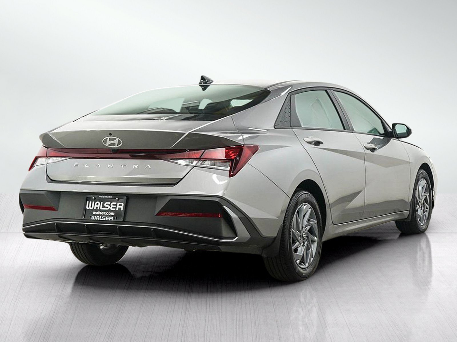 Used 2024 Hyundai Elantra SEL FWD image 5