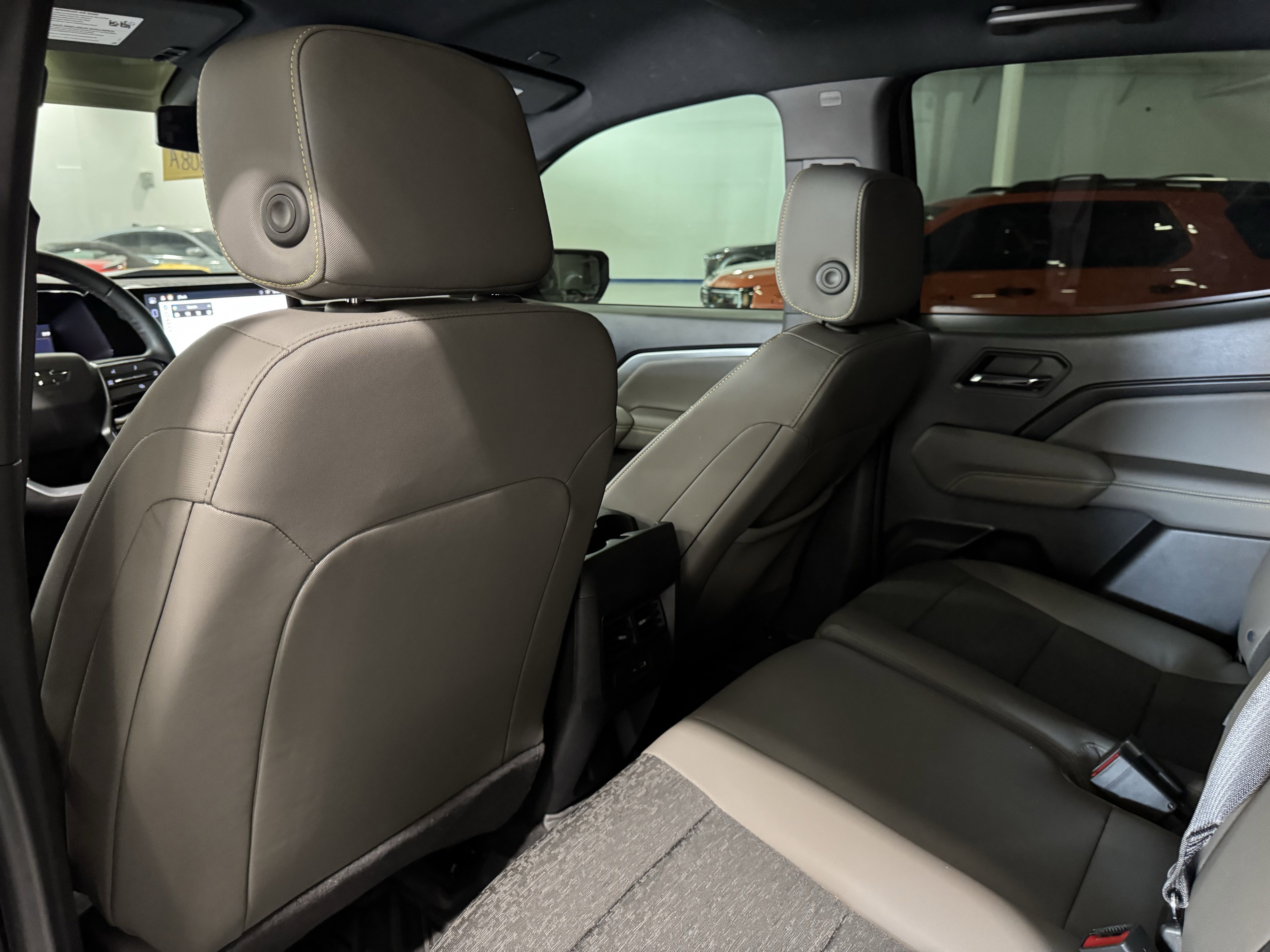 Used 2024 Chevrolet Colorado ZR2 w/ Technology Package image 32