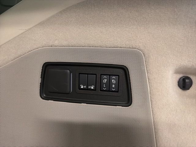 Used 2025 Cadillac Escalade Premium Luxury Platinum w/ LPO, Radiant Package RWD image 25