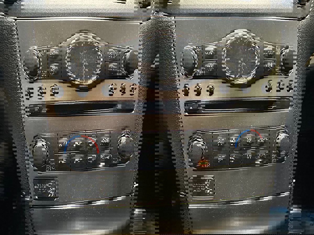 Used 2011 INFINITI G37 Sport image 30