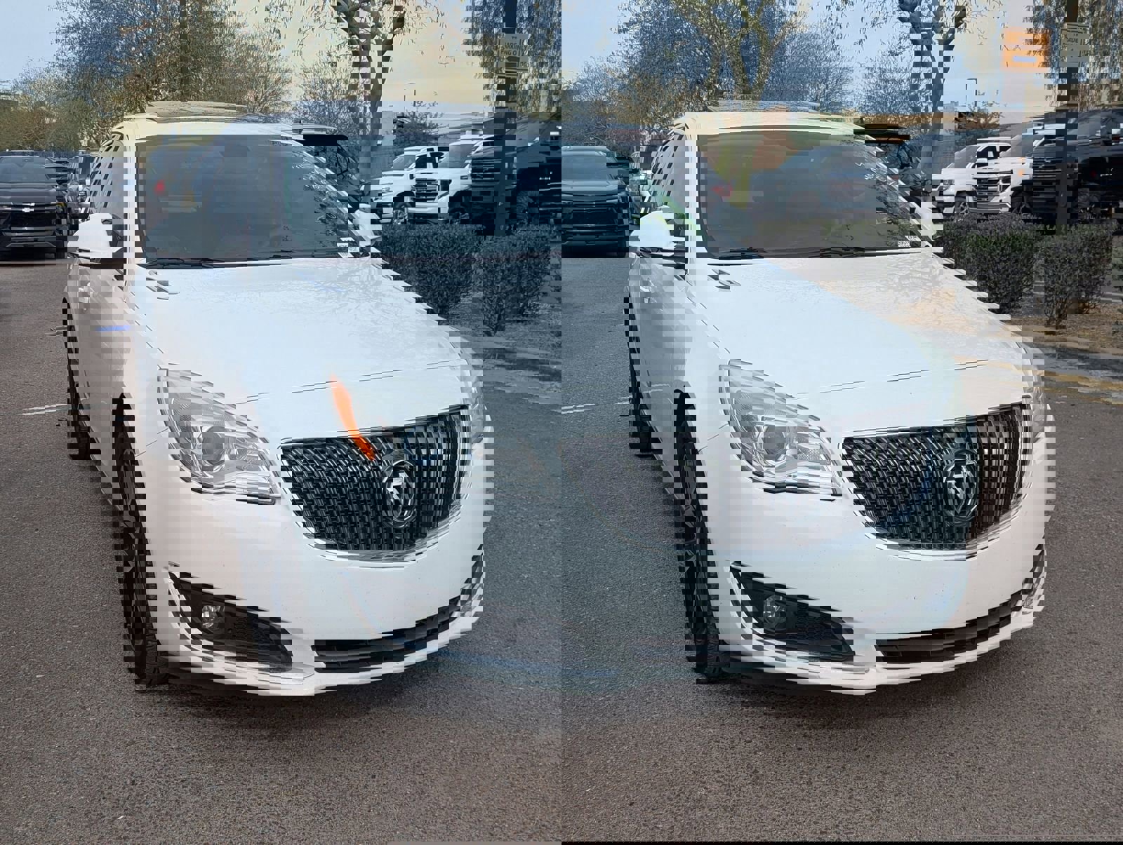 Used 2017 Buick Regal Sport Touring FWD image 3