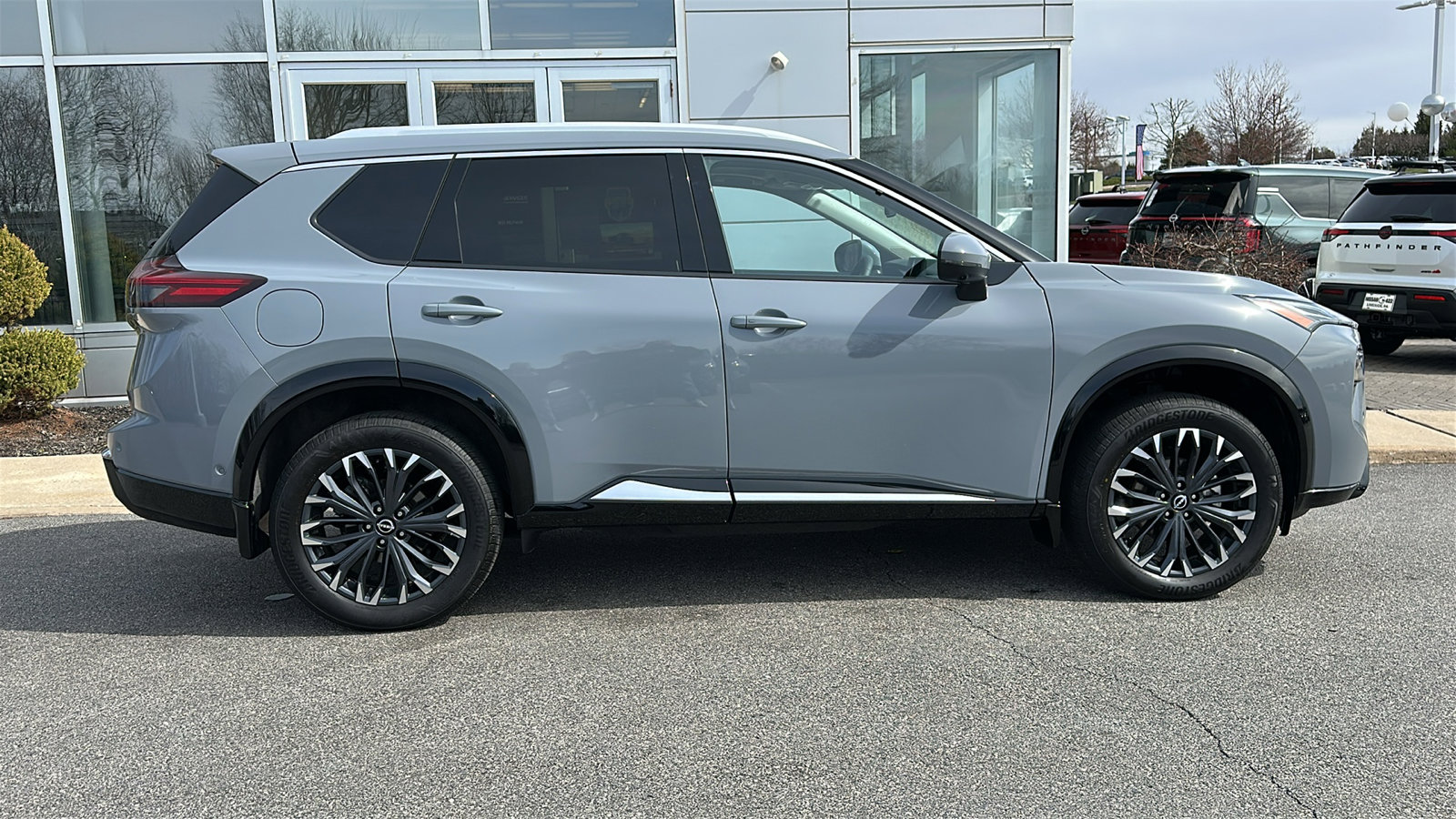 Certified 2025 Nissan Rogue Platinum image 27