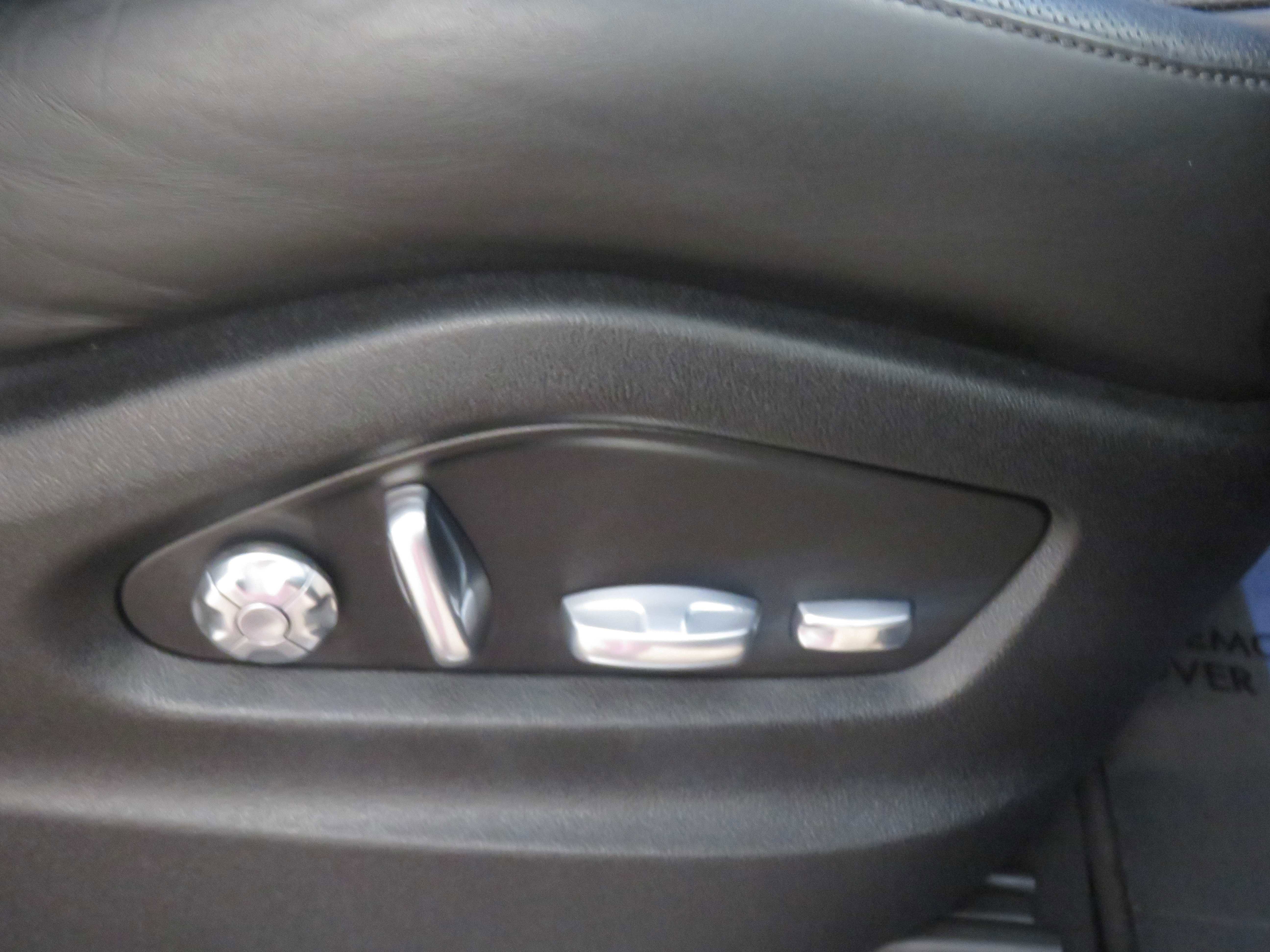 Used 2020 Porsche Cayenne S image 25