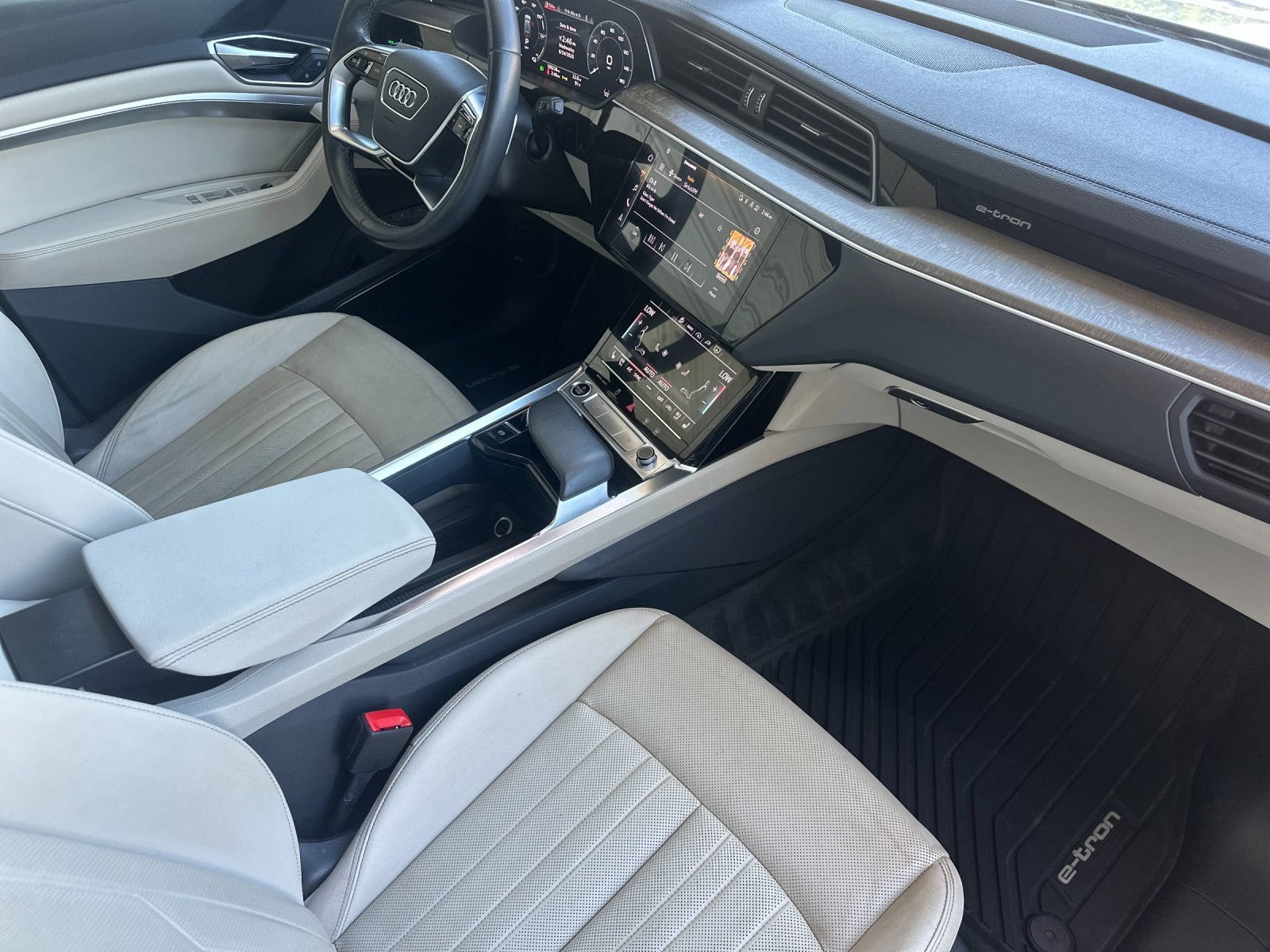 Used 2024 Audi Q8 e-tron Premium Plus w/ Premium Plus Package AWD/4WD image 17
