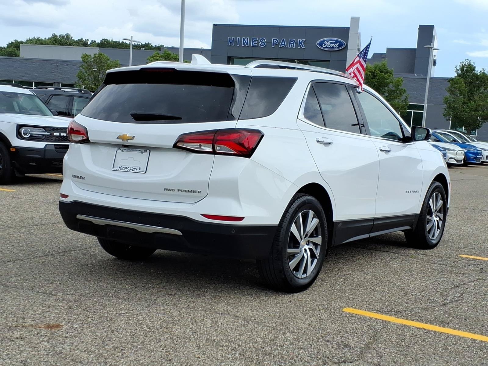 Used 2022 Chevrolet Equinox Premier AWD/4WD image 7