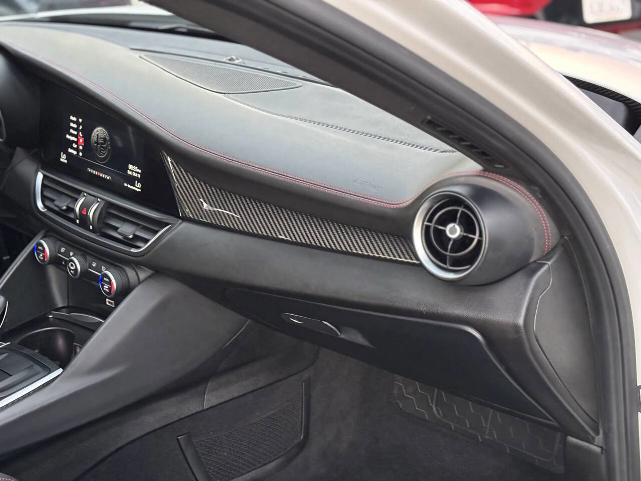 Used 2018 Alfa Romeo Giulia Quadrifoglio w/ Driver Assist Dynamic Package image 17