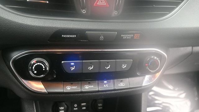 Used 2018 Hyundai Elantra GT FWD image 19